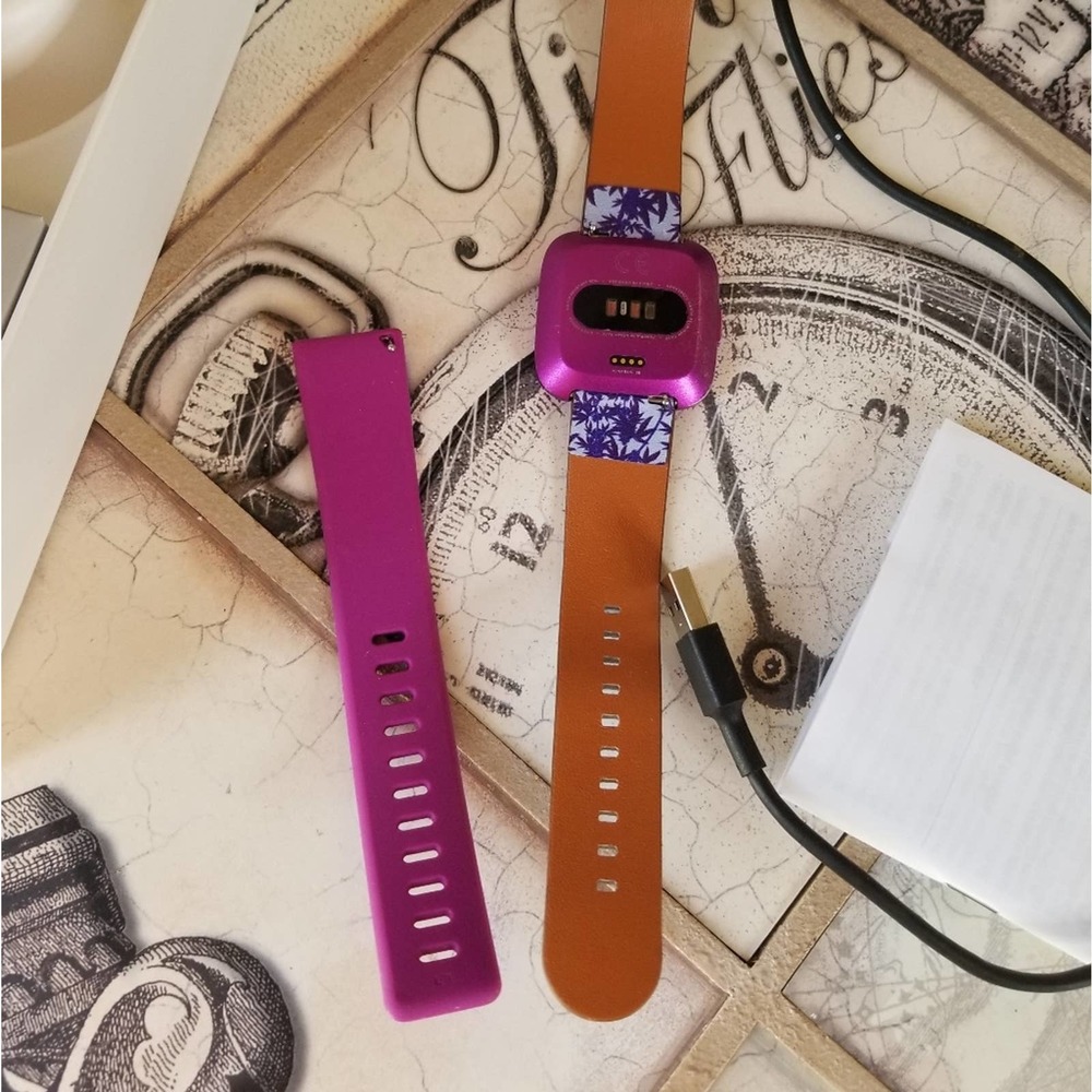 Fitbit Versa Lite Edition Purple Leafs - Picture 5 of 9